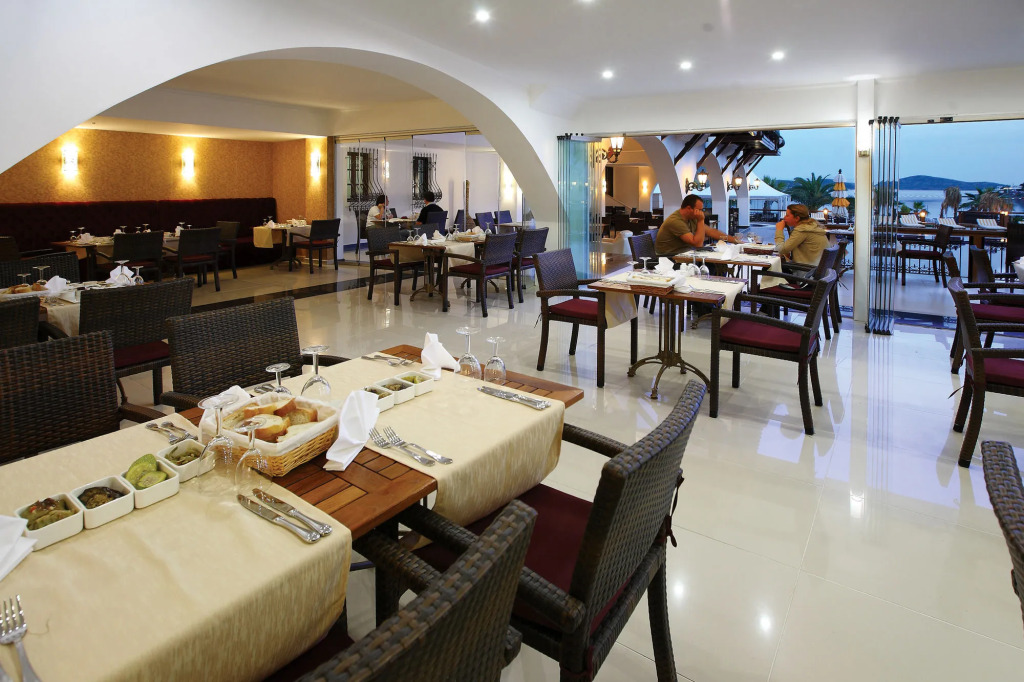 Costa Bitezhan Beach Hotel