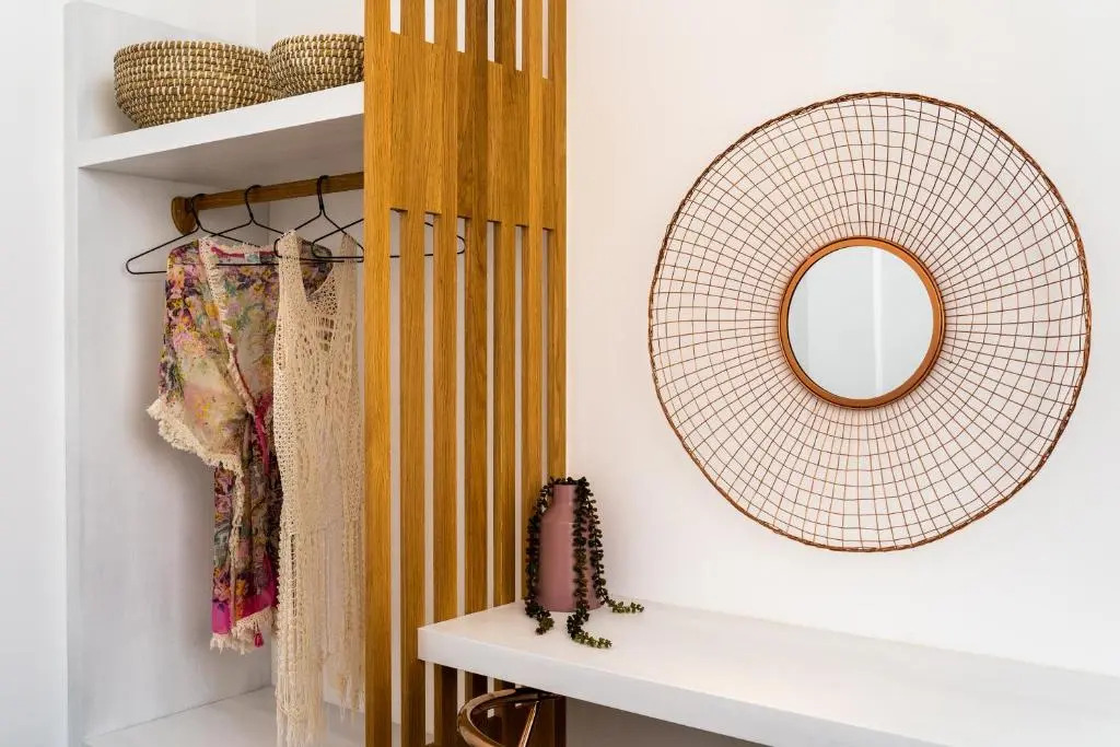 Thira Gold Suites
