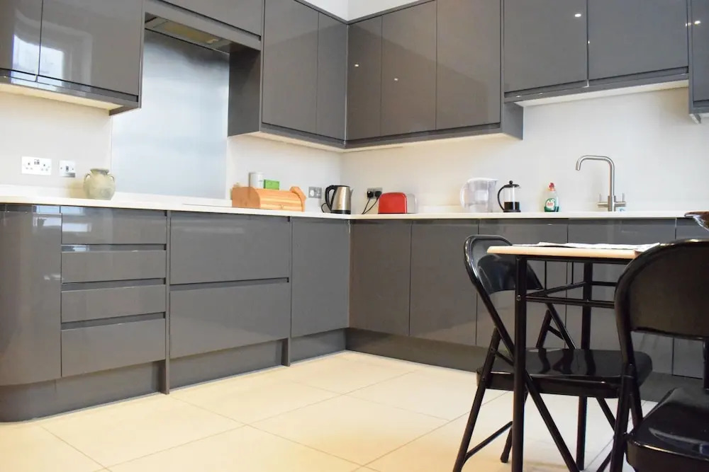 Modern 2 Bedroom Home in Chelsea