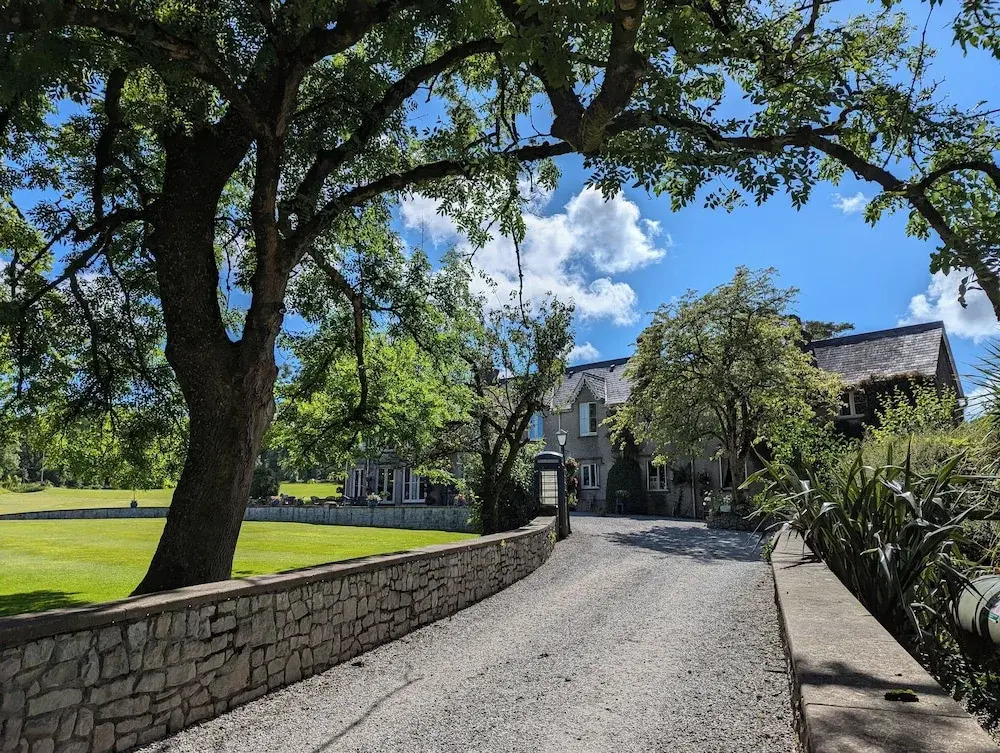 Parc-Le-Breos House