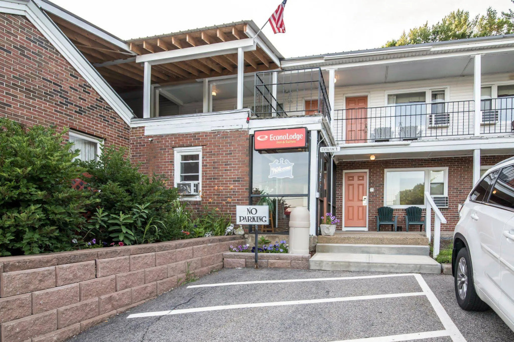 TiltonLodge Inn & Suites