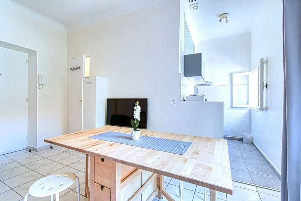 Chic Minimalist Studio - 2 Mins Walk From Palais!