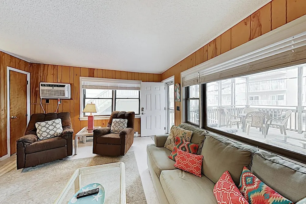 New Listing! Beachside Bliss - Walk To Waves 2 Bedroom Condo