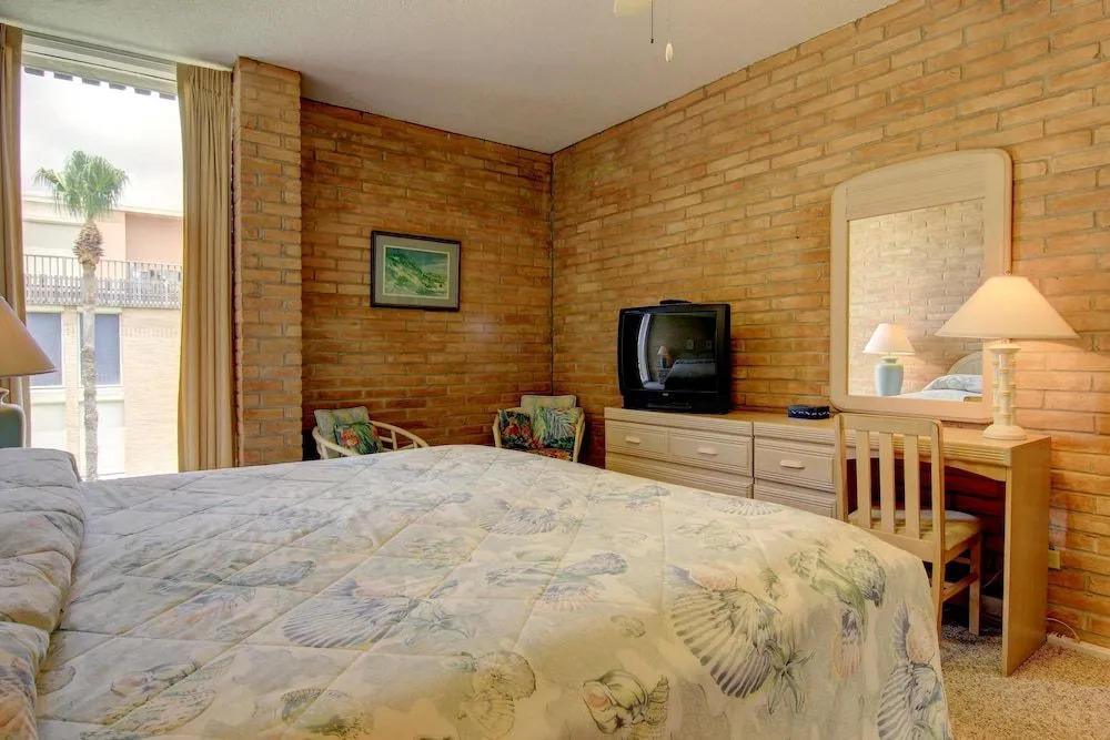 Channelview 204