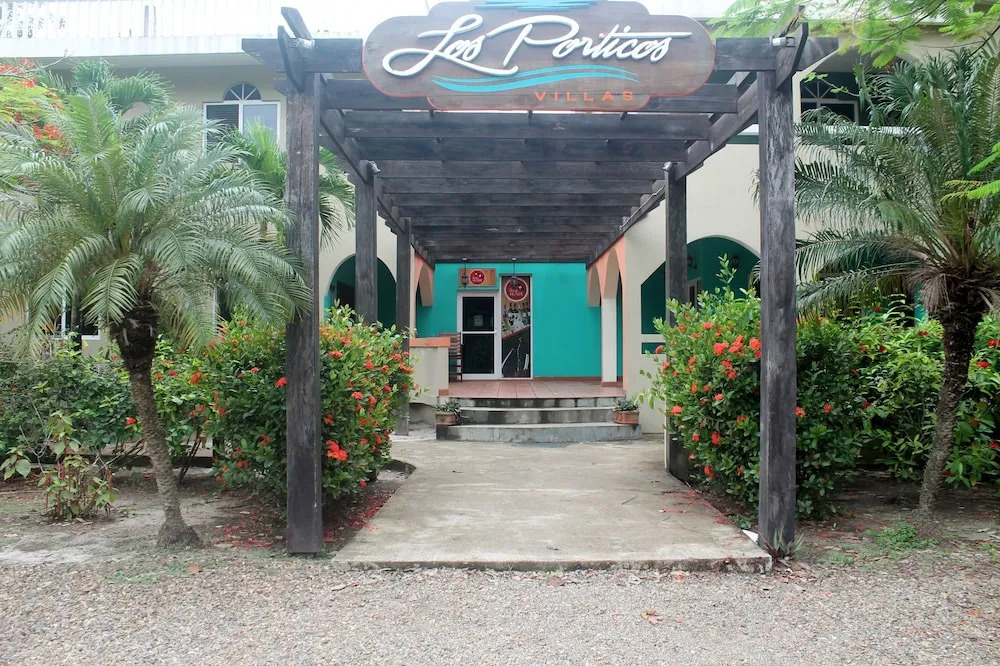 Los Porticos