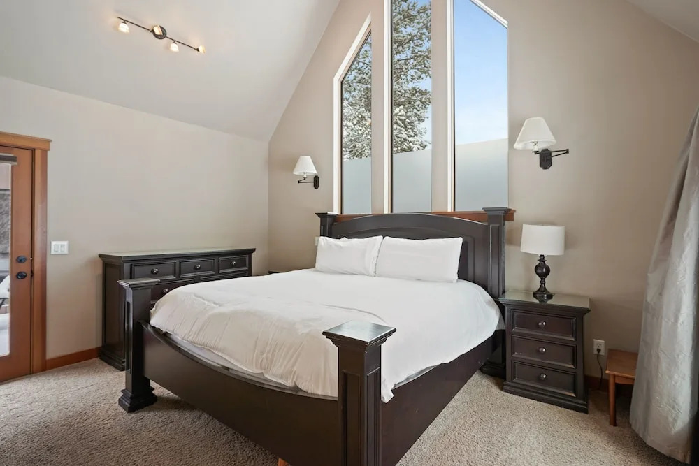 8 Mt Baker Home with Hot Tub by RedAwning