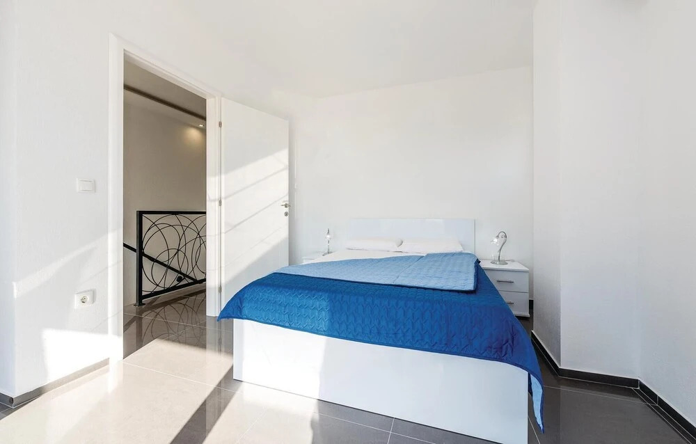 Three-Bedroom Holiday Home In Brodarica