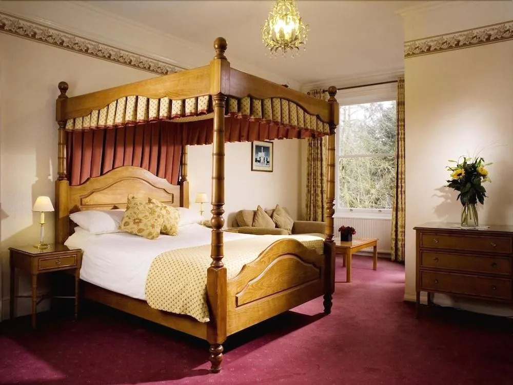 Canterbury Hotel