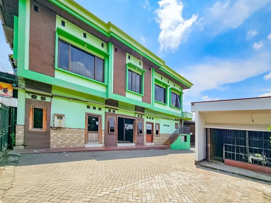 RedDoorz Syariah near Stadion Merdeka Jombang