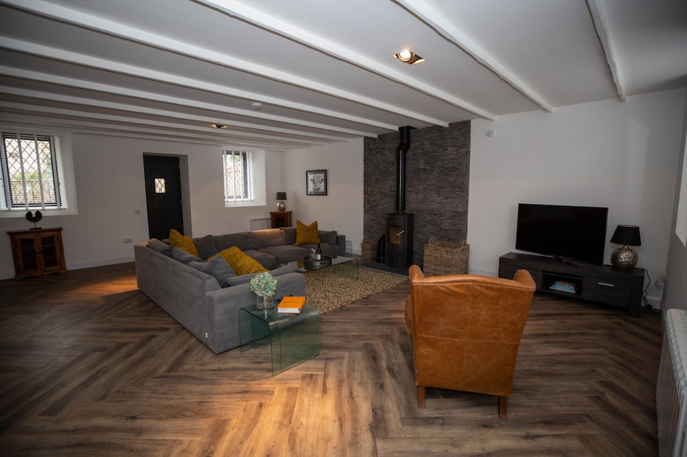 Stunning 3 Bed Converted Village Hall Near Kelso