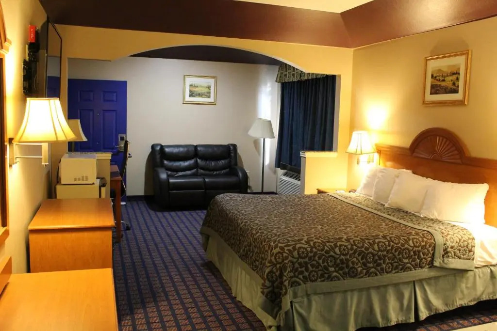Sapphire Inn & Suites