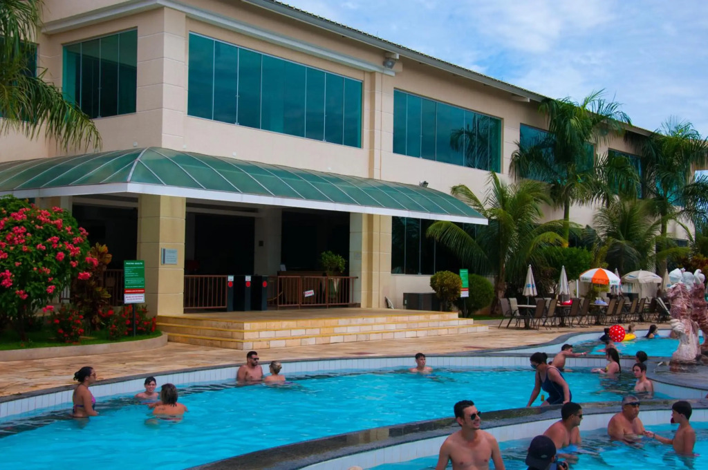 Parque aquático 24 horas NO LACQUA em CALDAS NOVAS