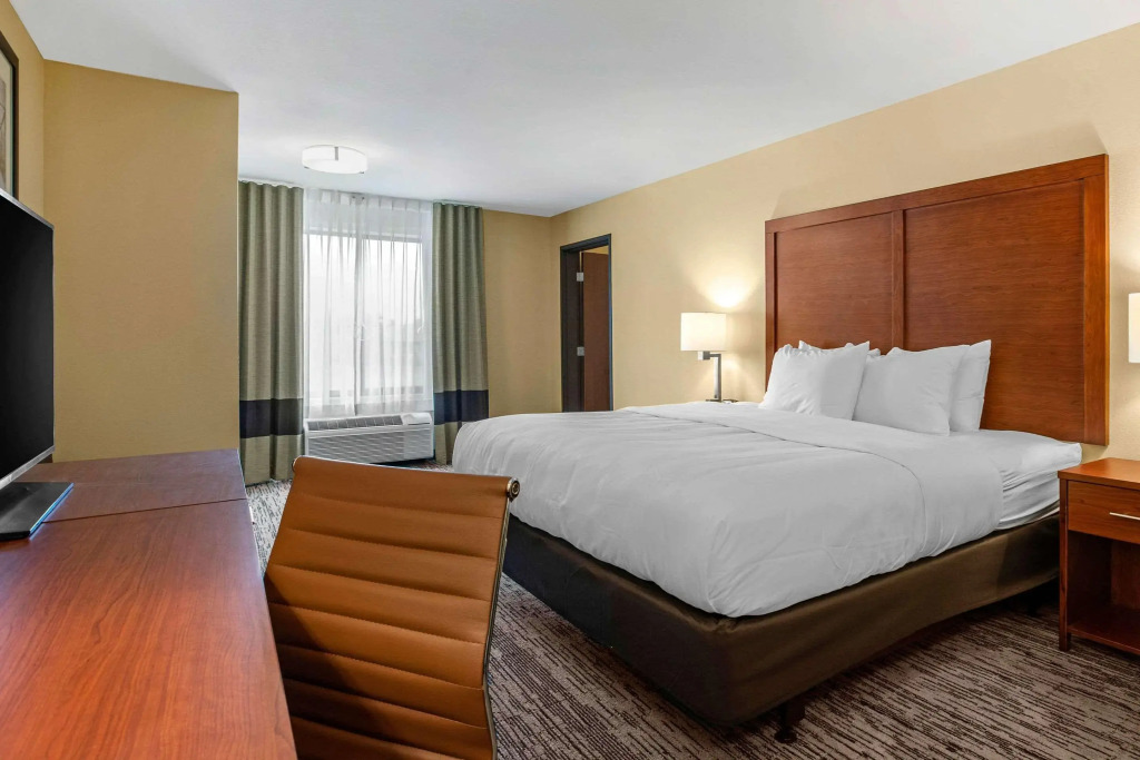 Comfort Inn & Suites Ames near ISU Campus