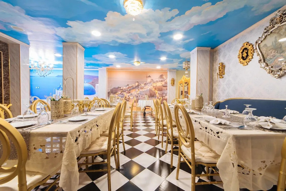 Bless Amare Boutique Hotel by RedDoorz