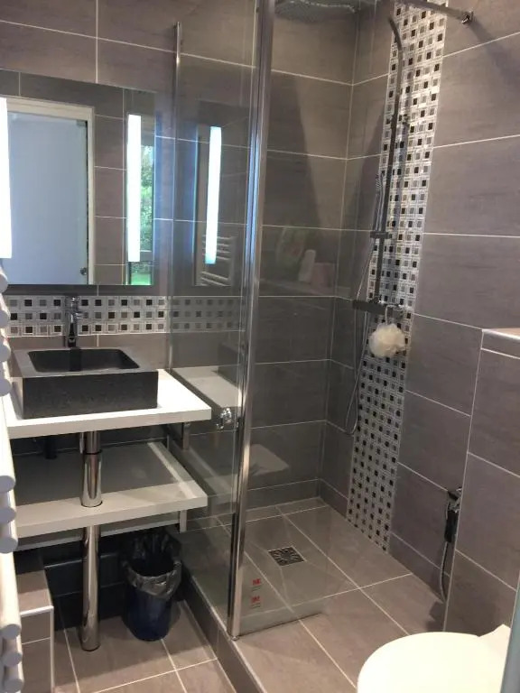 Trés Beau Studio (face bois), 10mn de l'Etoile
