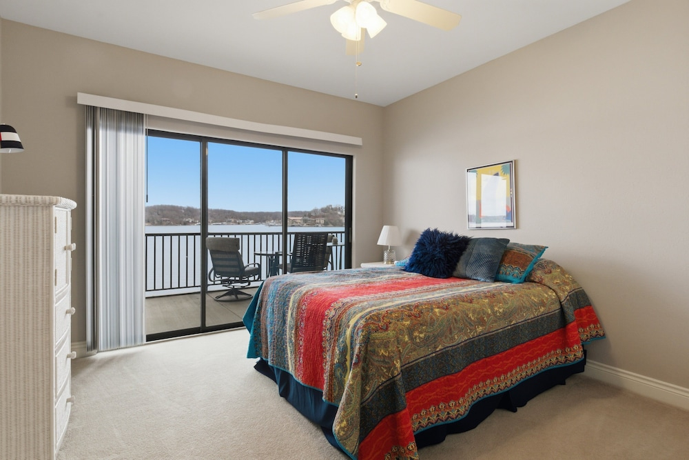 Lakeview Condo at The Falls w/ Wraparound Screened Porch, 2 PWC Slips & Pools at 2 MM