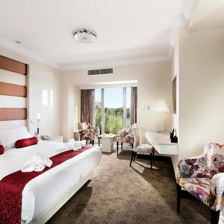 Swan River Hotel