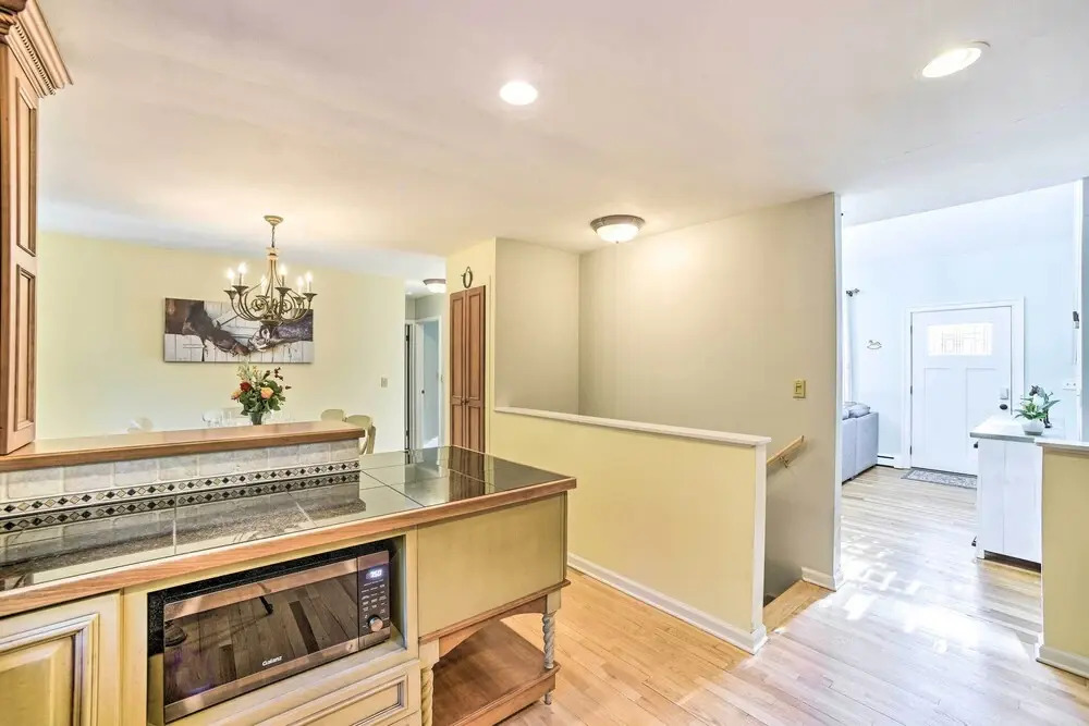 Family-friendly Retreat w/ Hot Tub: 1 Mi to Dtwn