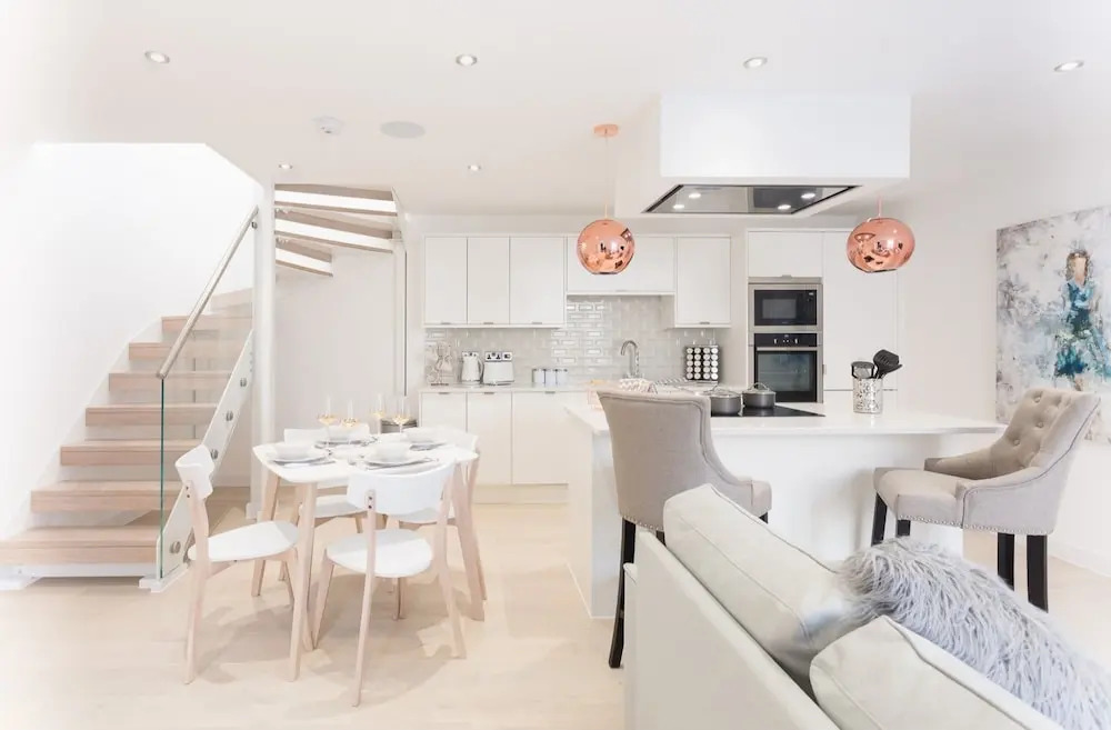Modern, Brand New Townhouse in Bath