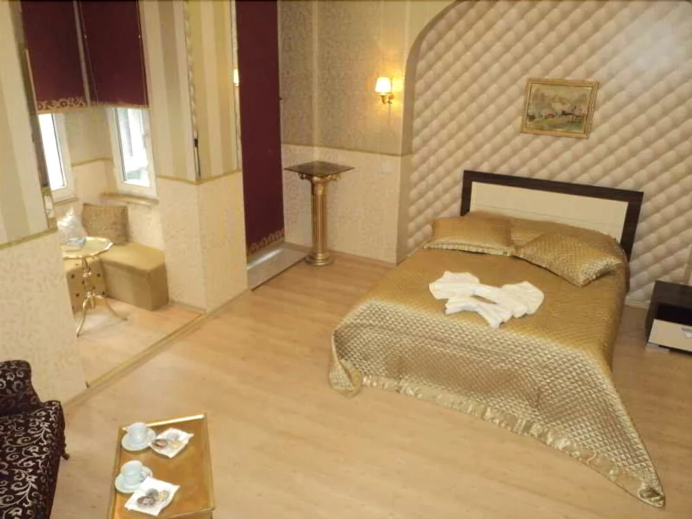 Red River Hotel