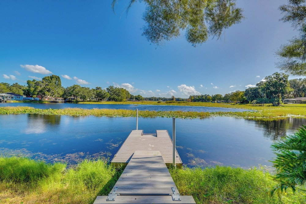 Lakefront Inverness Getaway w/ Kayaks & Bikes!