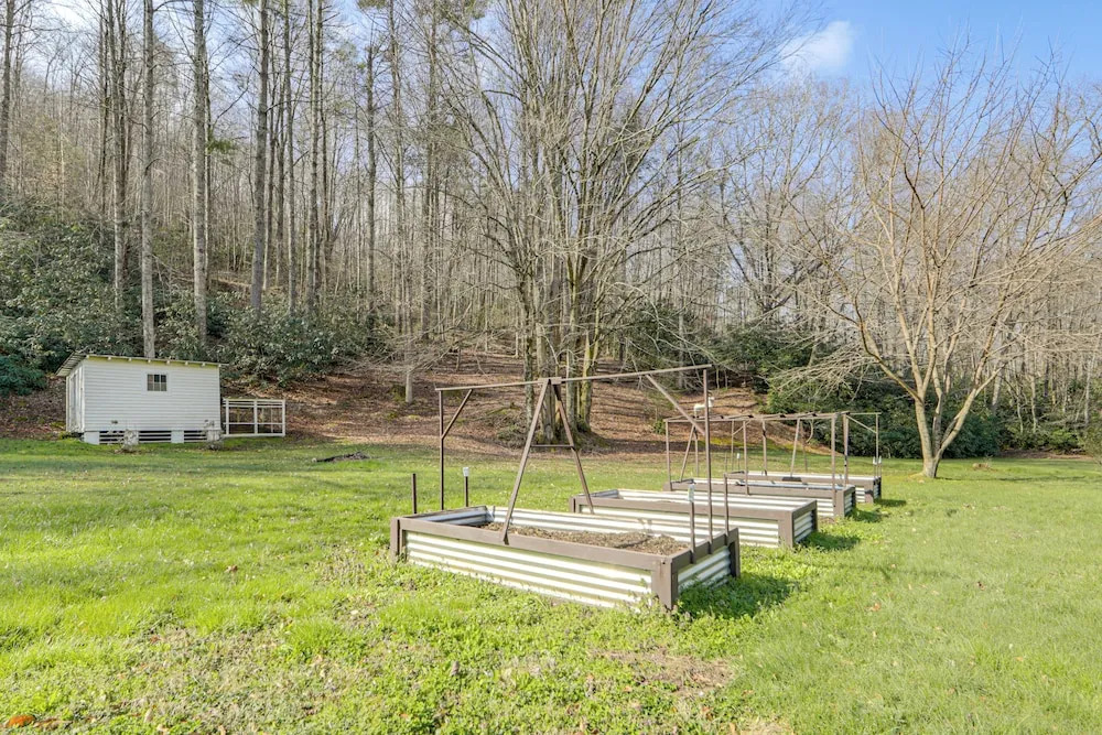 Quaint Mountain Charm! Robbinsville Hideaway