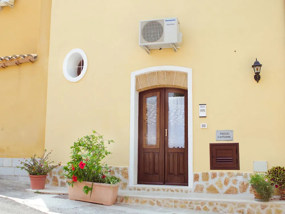 La Casa di Pietra tra Trapani e Palermo
