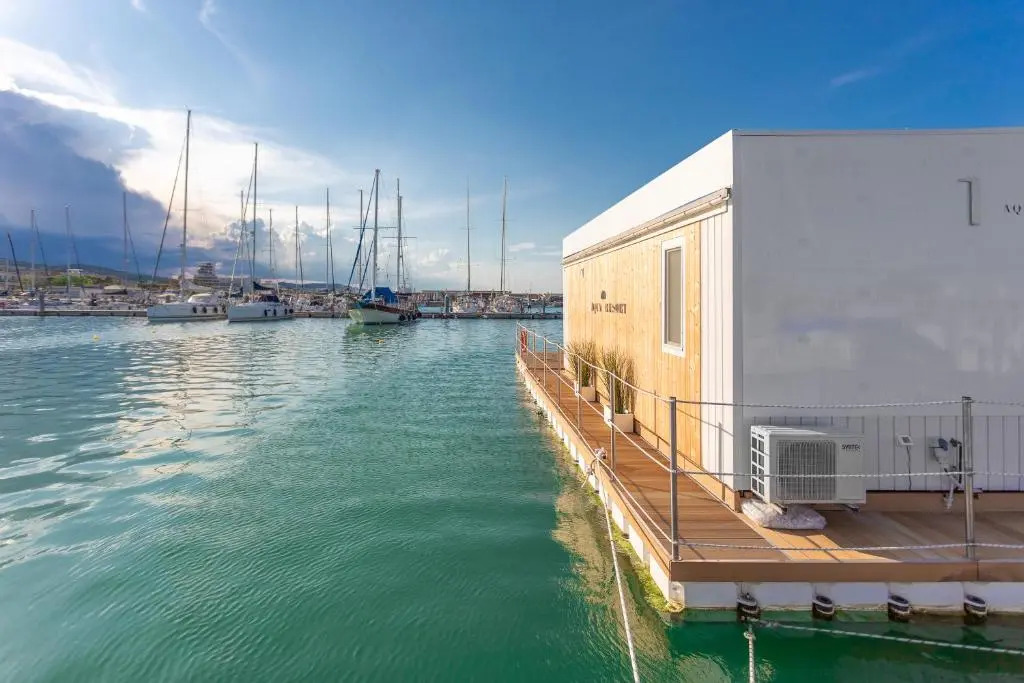 AQUA RESORT GIULIANOVA - Houseboat Experience