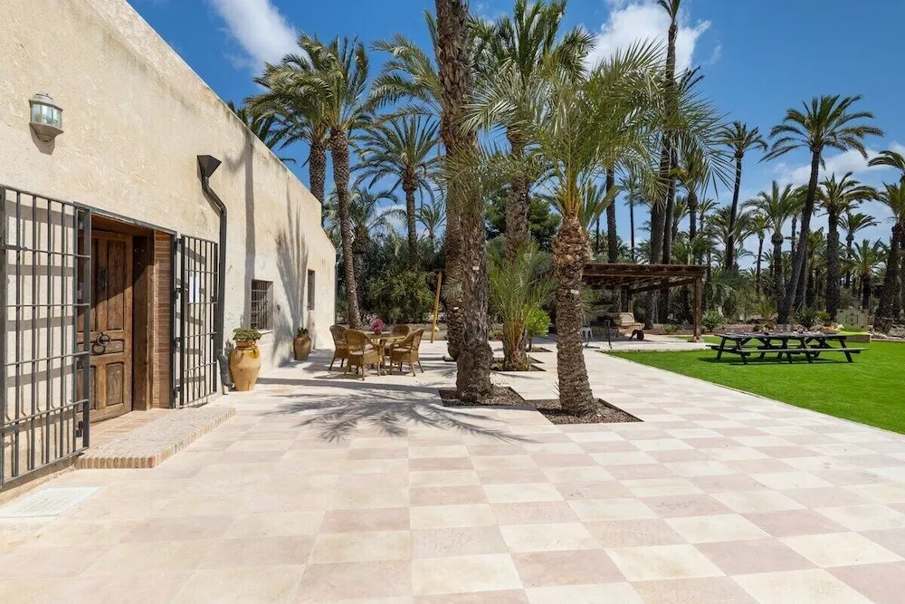 Historical Palms Villa by Fidalsa