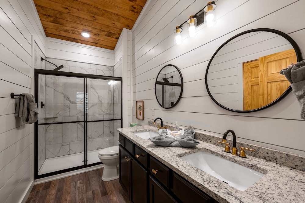 Charming New 5BR 4BA Cabin Near Dollywood