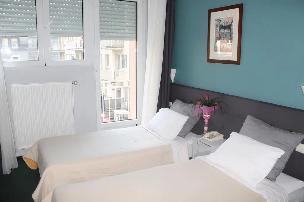 Yasha Hotel