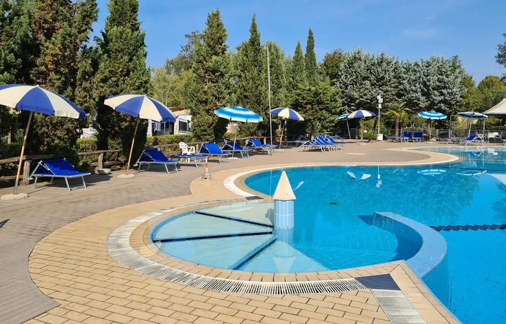 Comfortable Campsite-chalet G10 Tuscany Near sea