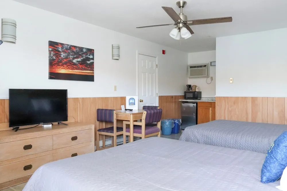Mainsail Inn & Cottages