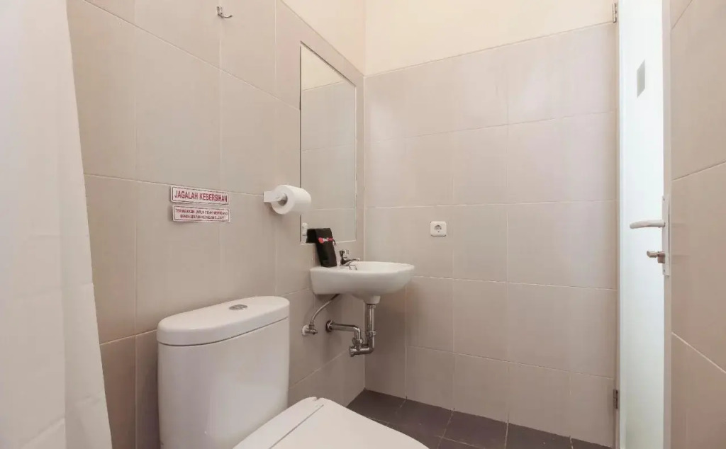 RedDoorz Near Cengkareng Airport