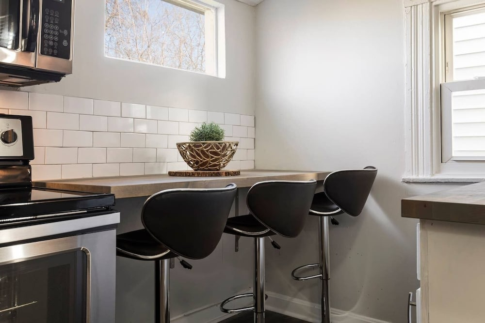 Louisville Dream House 4BR/2BA  by CozySuites