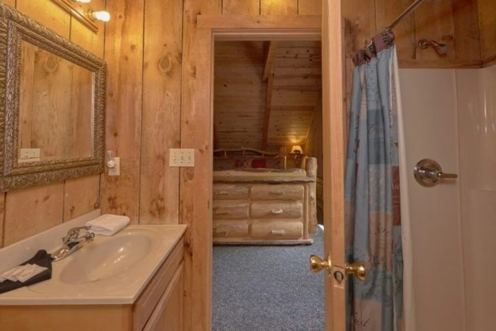 Black Bear Lodge 4 Bedroom Cabin