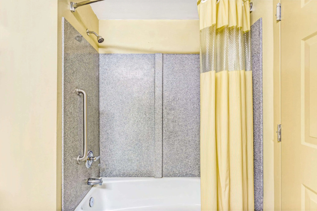 Days Inn & Suites by Wyndham Jeffersonville IN