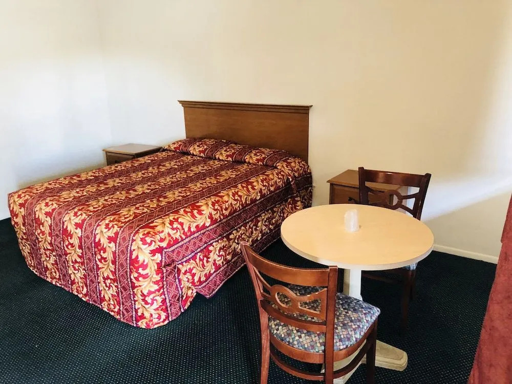 Sands Motel by Ontario Airport & Toyota Arena
