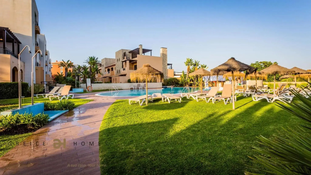 Greice Homes-Luxury 2 bed en-suite south facing & Golf view