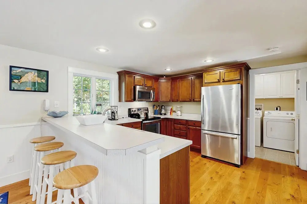 3BR House in Central Location w/ AC, Deck & Yard
