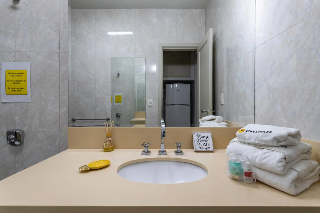 700m from the beach in Copacabana | BR403 Z4