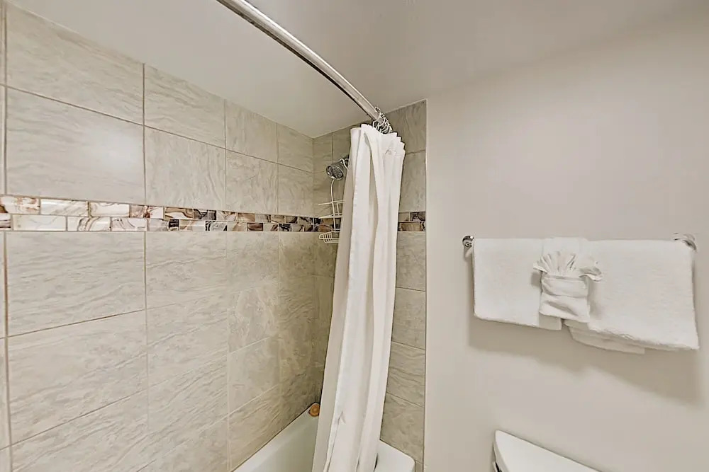 175ac152 2 Bedroom Condo