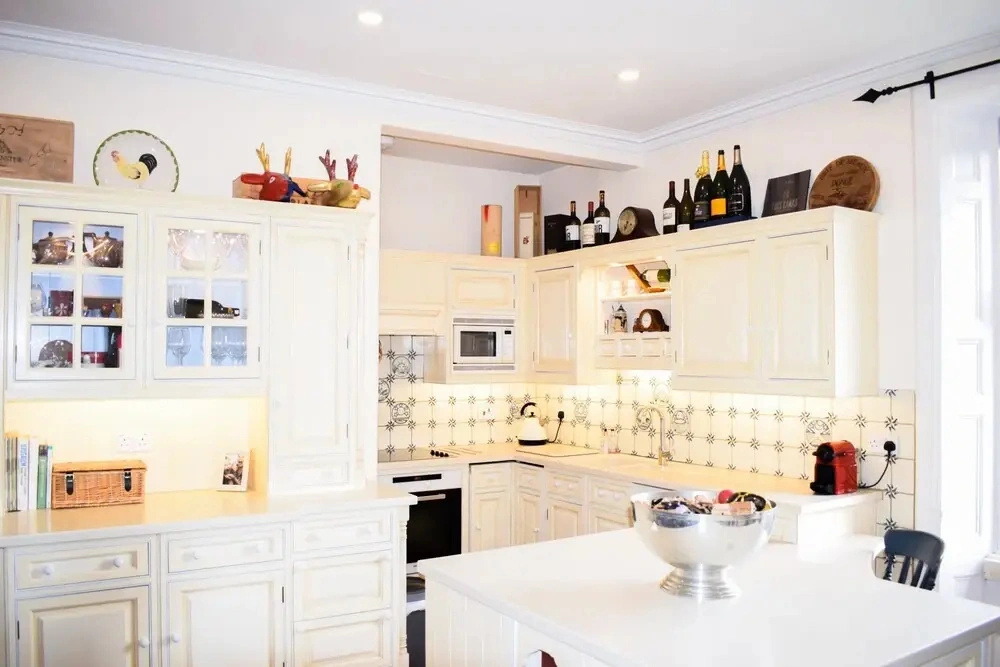 Beautiful & Bright Three Bedroom Home