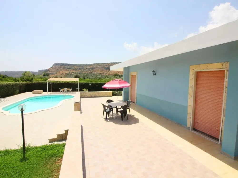 Serene Villa in Floridia With Swimming Pool