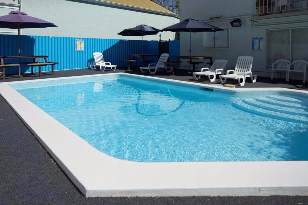 Baileys Parkside Motel by VetroBlu