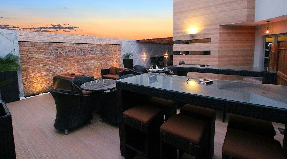 Angle Villa