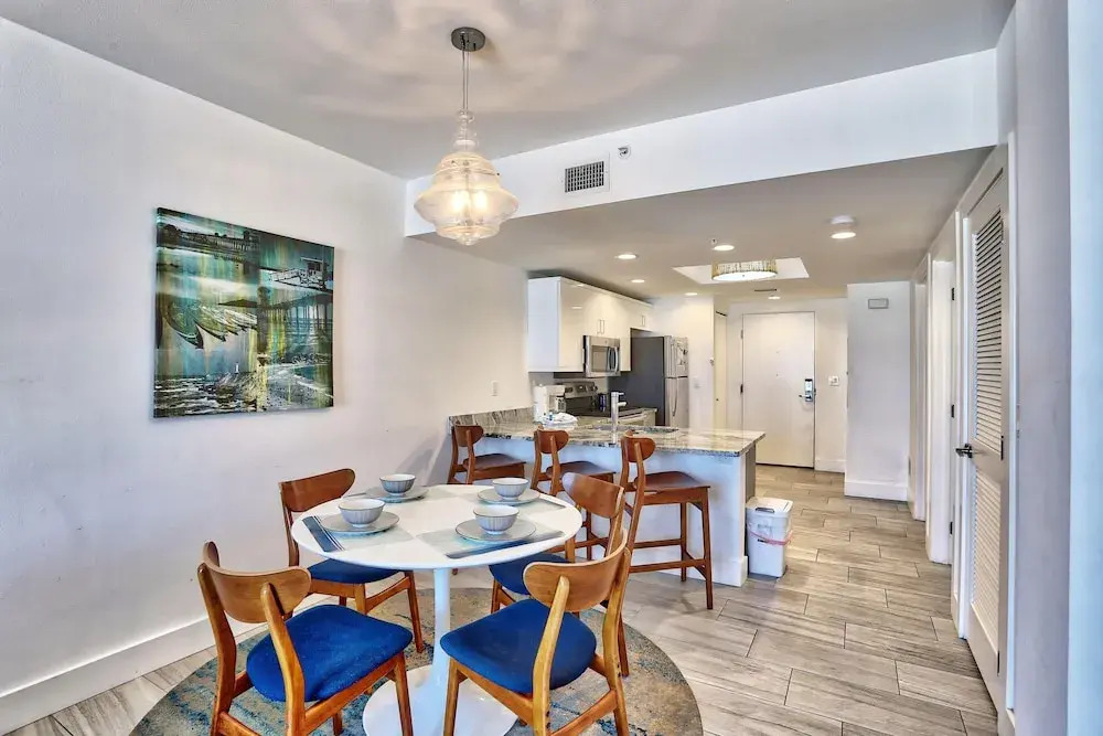 Oceana 203 West