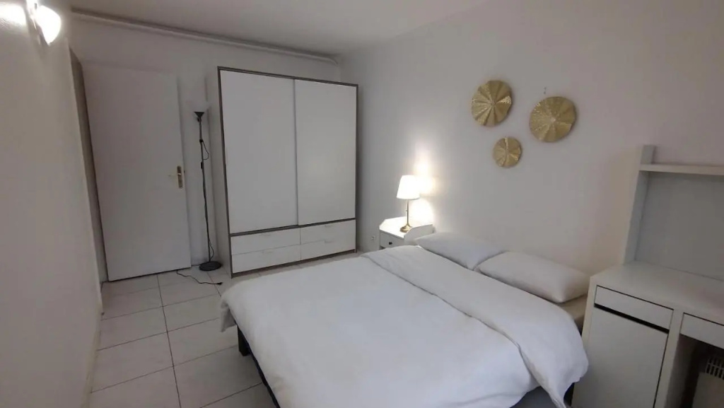 5 mn (450 m) walk Metro/La Defense/3BR/8Pers