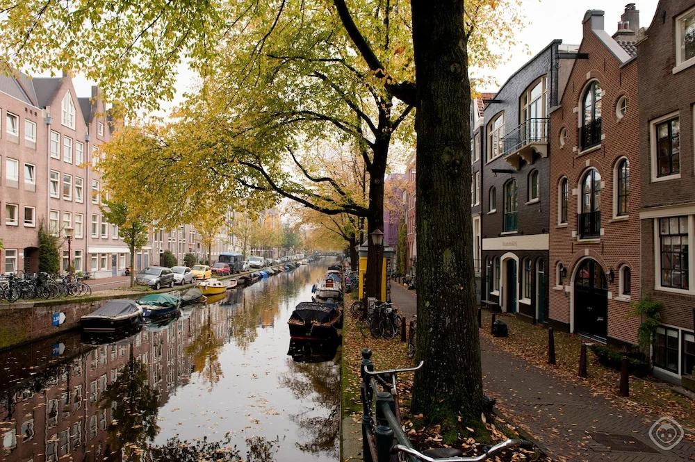 Lijnbaan Canal View Apartment