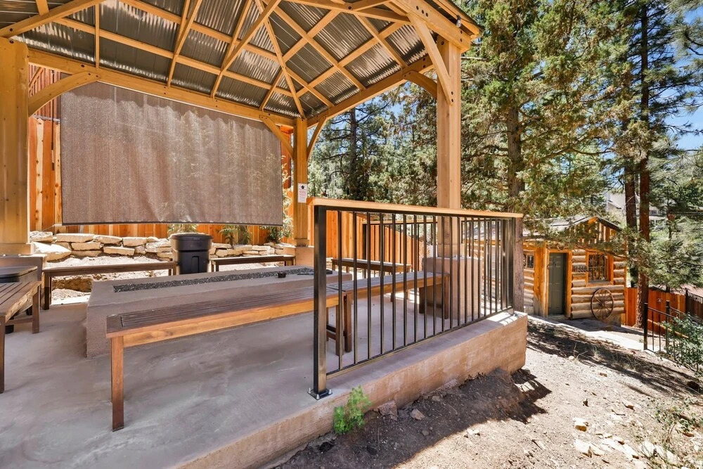 2031-fox Lodge 5 Bedroom Home by RedAwning